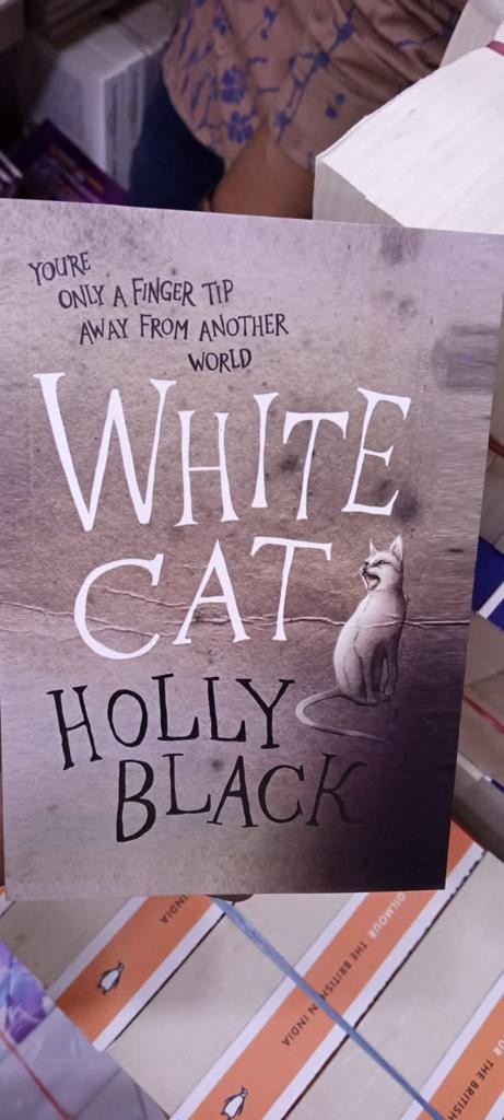 White Cat Holly black